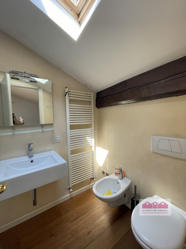 CENTRO STORICO: BICAMERE DI MQ. 100 ALL'ULTIMO PIANO. INGRESSO, CUCINA ARREDATA, SOGGIORNO, 2 CAM...