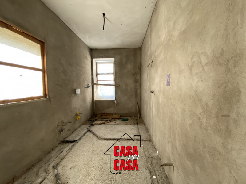 In posizione centrale e comodissima a tutti i servizi, in centro al paese, proponiamo villa singo...