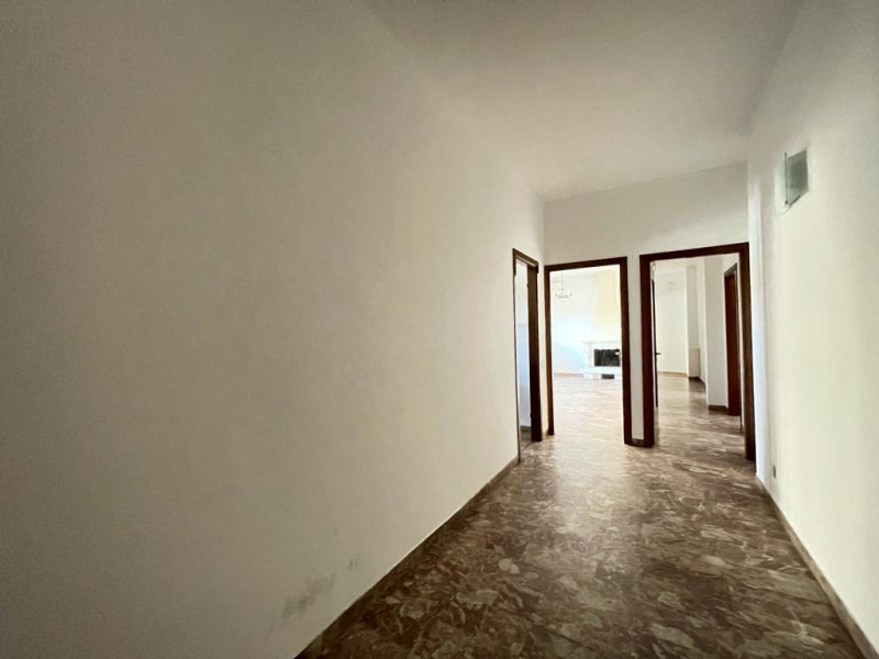 ZONA SAN MARCO: TRICAMERE AL PIANO PRIMO, 140 MQ, TRE CAMERE, UN BAGNO, AMPIO SALOTTO CON CAMINO,...