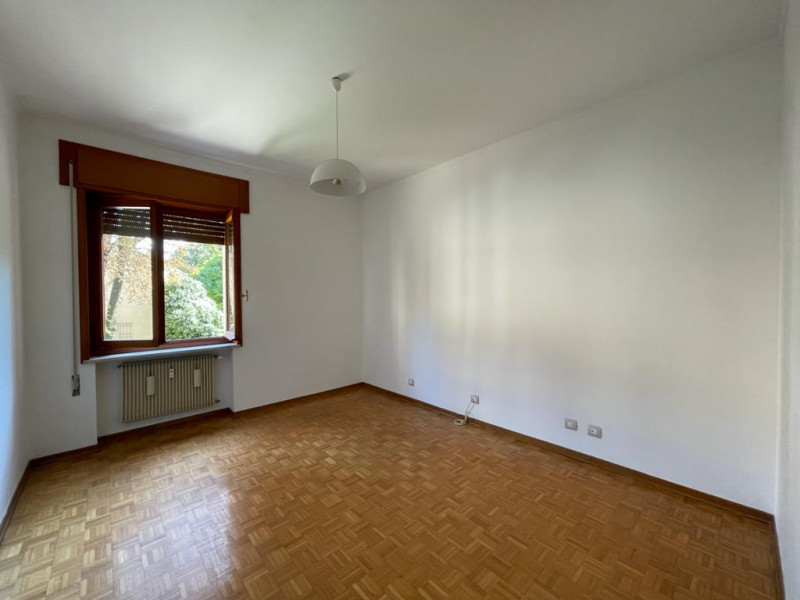 ZONA SAN MARCO: TRICAMERE AL PIANO PRIMO, 140 MQ, TRE CAMERE, UN BAGNO, AMPIO SALOTTO CON CAMINO,...