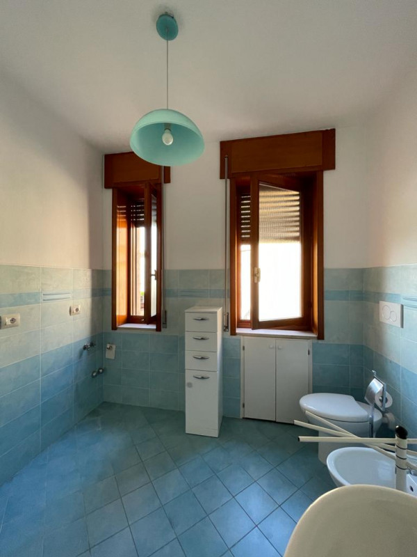 ZONA SAN MARCO: TRICAMERE AL PIANO PRIMO, 140 MQ, TRE CAMERE, UN BAGNO, AMPIO SALOTTO CON CAMINO,...