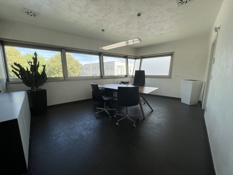 Nel cuore della zona industriale di Mestrino, a pochi passi dal centro e dai principali servizi, ...