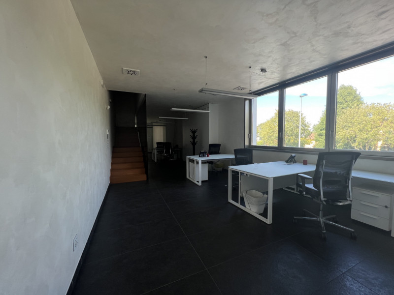 Nel cuore della zona industriale di Mestrino, a pochi passi dal centro e dai principali servizi, ...