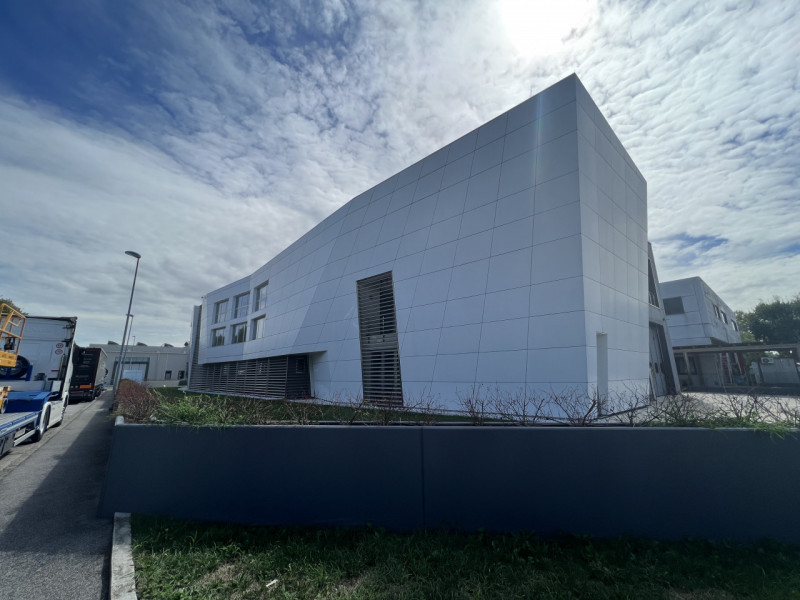 Nel cuore della zona industriale di Mestrino, a pochi passi dal centro e dai principali servizi, ...