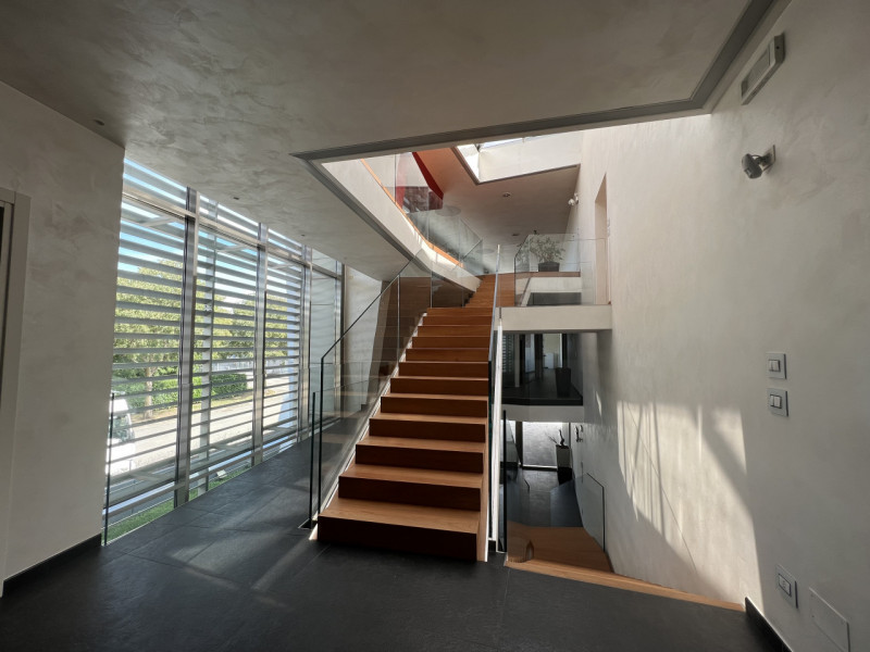 Nel cuore della zona industriale di Mestrino, a pochi passi dal centro e dai principali servizi, ...