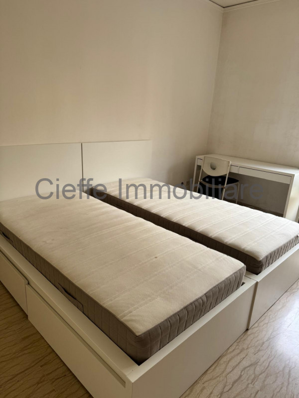 Quadrilocale al 2° piano con ascensore, situato nella vivace zona di San Carlo a Padova. Disponib...