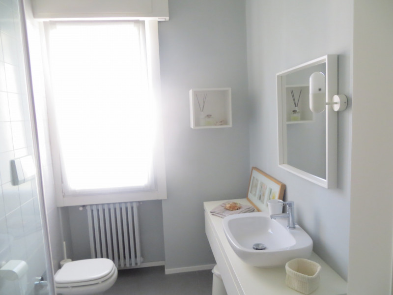 In una bellissima e recentissima ristrutturazione di una bifamiliare sovrapposta si affitta a ref...