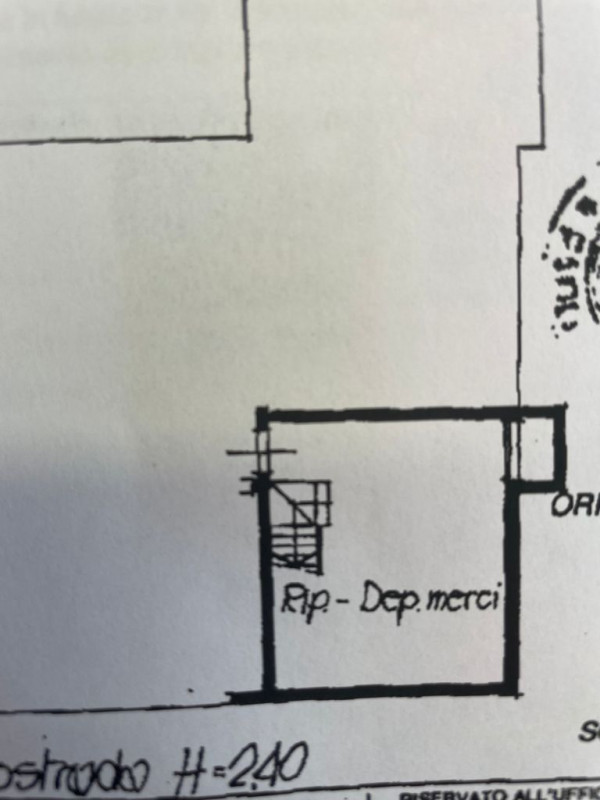 Mejaniga: Affittasi in zona di forte passaggio, strada principale, negozio/ ufficio al piano terr...