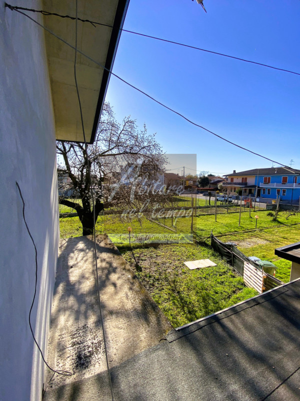 TOMBOLO

Nelle vicinanze di Cittadella ed ai maggiori servizi, vi proponiamo un rustico immerso n...