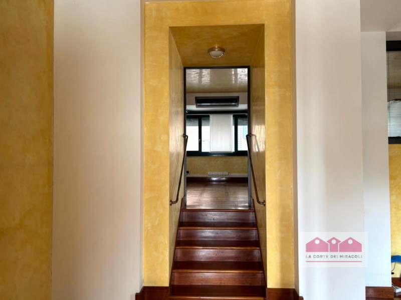 VIA LUSSEMBURGO: UFFICIO DI 165 MQ. SUDDIVISI IN INGRESSO, 3 VANI SEPARATI E UN GRANDE OPEN SPACE...