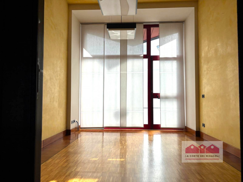 VIA LUSSEMBURGO: UFFICIO DI 165 MQ. SUDDIVISI IN INGRESSO, 3 VANI SEPARATI E UN GRANDE OPEN SPACE...