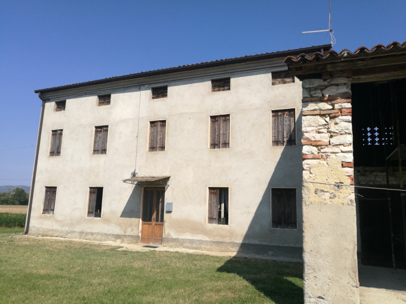 Rovolon (PD), Zona Lovolo: 

Sei alla ricerca della tranquillità?

Ti piacciono gli spazi aperti ...