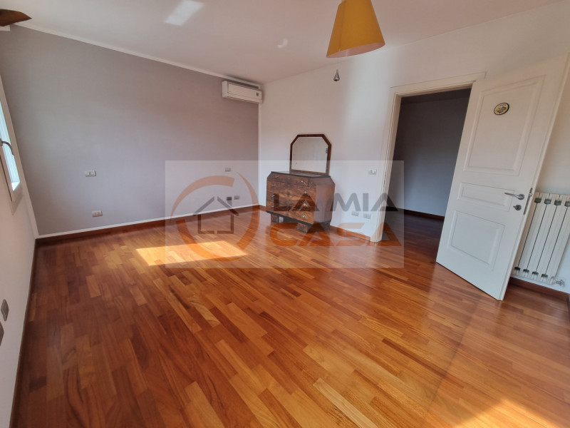 PIOVE DI SACCO: Abitazione indipendente dalle eleganti finiture situata in posizione comoda al ce...