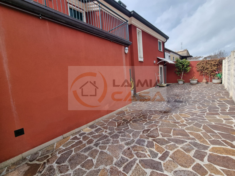 PIOVE DI SACCO: Abitazione indipendente dalle eleganti finiture situata in posizione comoda al ce...