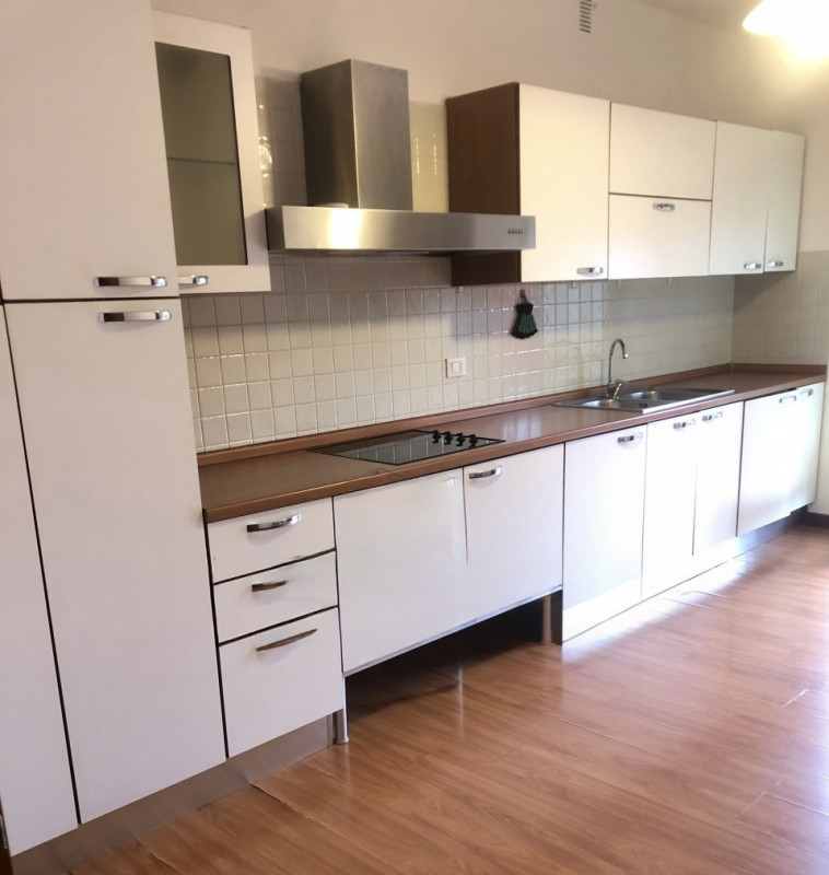 (Per INFO Cristina 3389226442) A Padova, in zona Ognissanti, proponiamo in affitto appartamento a...