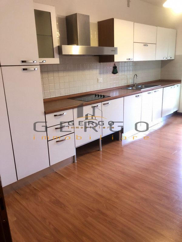 (Per INFO Cristina 3389226442) A Padova, in zona Ognissanti, proponiamo in affitto appartamento a...