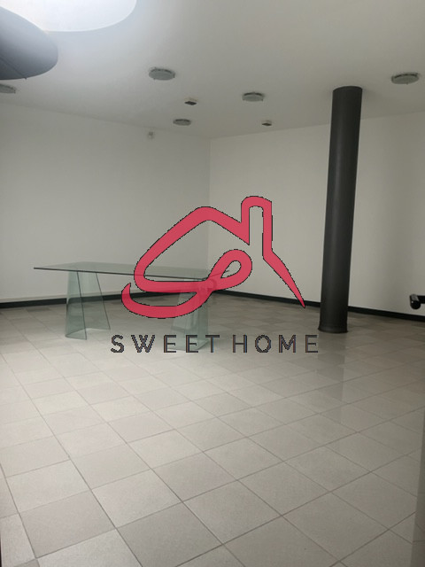 Limena: in posizione comoda alle strade di grossa percorrenza, ampio ufficio con entrata autonoma...