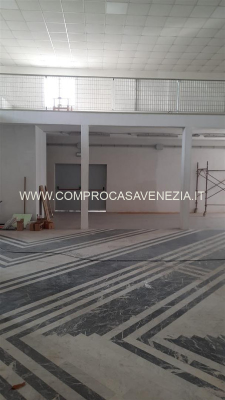 A due passi da Casale Sul Sile in area produttiva artigianale prossima a tutti i servizi offriamo...