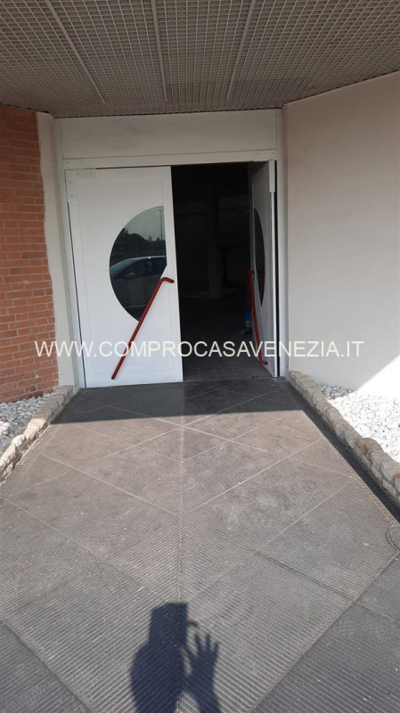 A due passi da Casale Sul Sile in area produttiva artigianale prossima a tutti i servizi offriamo...
