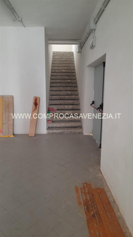 A due passi da Casale Sul Sile in area produttiva artigianale prossima a tutti i servizi offriamo...