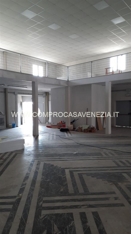 A due passi da Casale Sul Sile in area produttiva artigianale prossima a tutti i servizi offriamo...