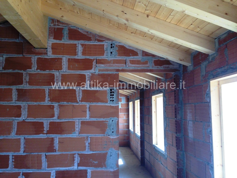 Nel Comune di Cinto Euganeo, in posizione panoramica, soleggiata ed incantevole, proponiamo un'ab...