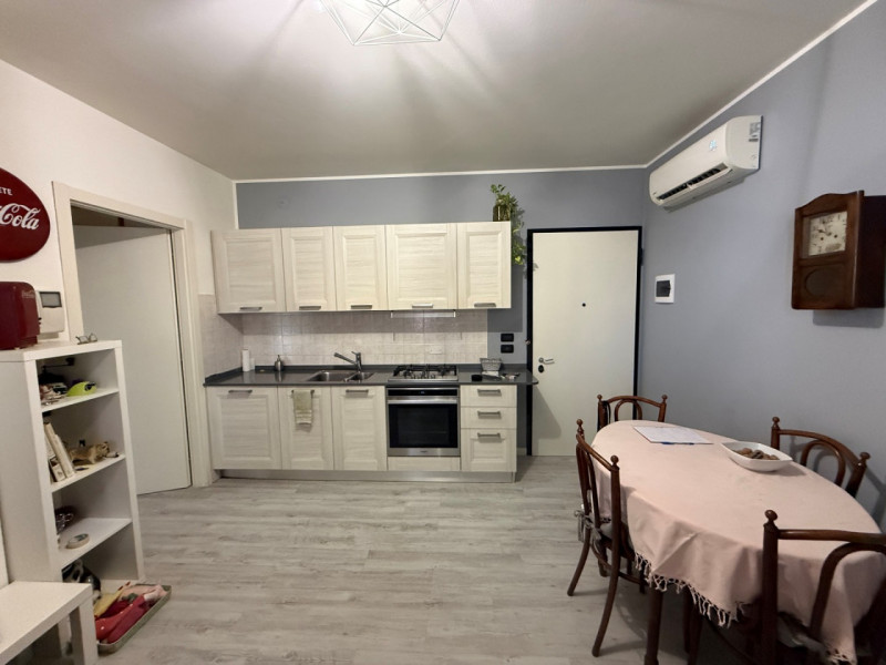 VICENZA OVEST: GRAZIOSO MINI APPARTAMENTO ARREDATO CON TERRAZZA ABITABILE E POSTO AUTO. EURO 110....