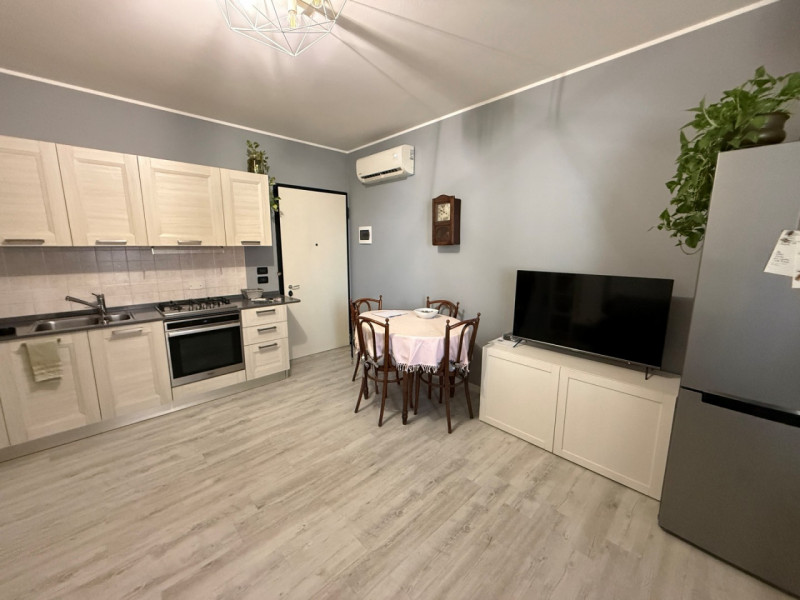 VICENZA OVEST: GRAZIOSO MINI APPARTAMENTO ARREDATO CON TERRAZZA ABITABILE E POSTO AUTO. EURO 110....