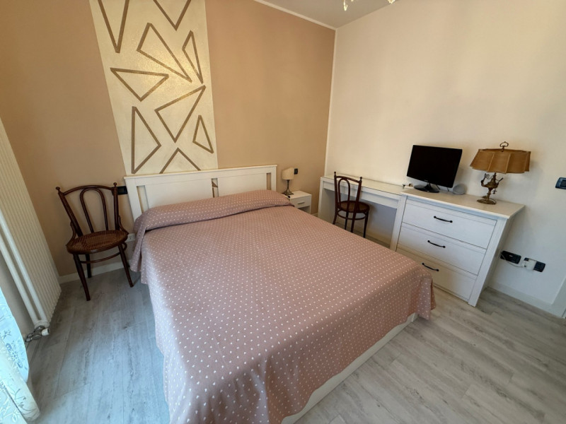 VICENZA OVEST: GRAZIOSO MINI APPARTAMENTO ARREDATO CON TERRAZZA ABITABILE E POSTO AUTO. EURO 110....