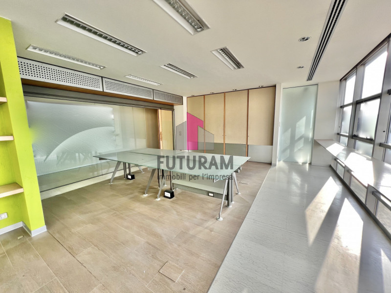 TORRI DI QUARTESOLO - RIF. 340FUTURAM - PER INFO 0444/310220 - 392/9183796 - Su elegante contesto...