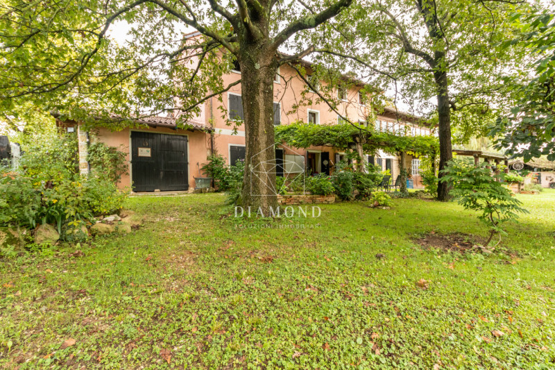 Monfumo versante nord:  casale tipico della zona, isolato ed immerso nel verde, con destinazione ...