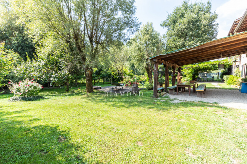 Monfumo versante nord:  casale tipico della zona, isolato ed immerso nel verde, con destinazione ...