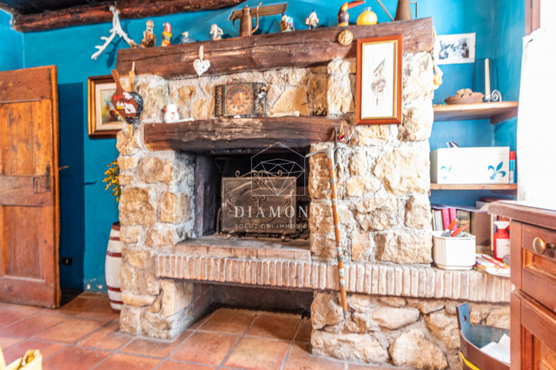 Monfumo versante nord:  casale tipico della zona, isolato ed immerso nel verde, con destinazione ...