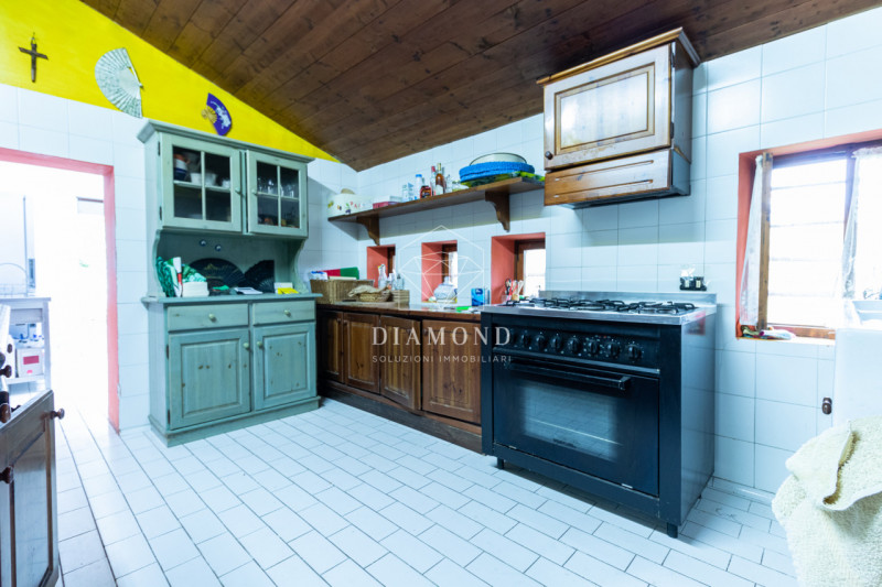 Monfumo versante nord:  casale tipico della zona, isolato ed immerso nel verde, con destinazione ...