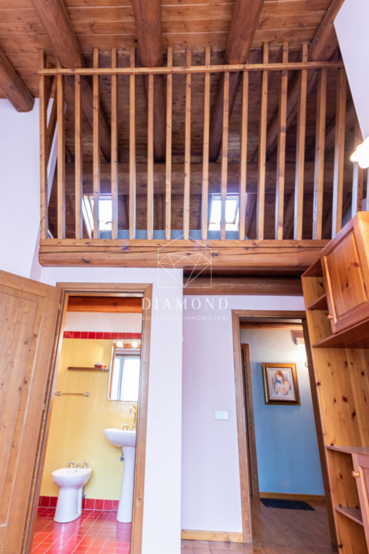 Monfumo versante nord:  casale tipico della zona, isolato ed immerso nel verde, con destinazione ...