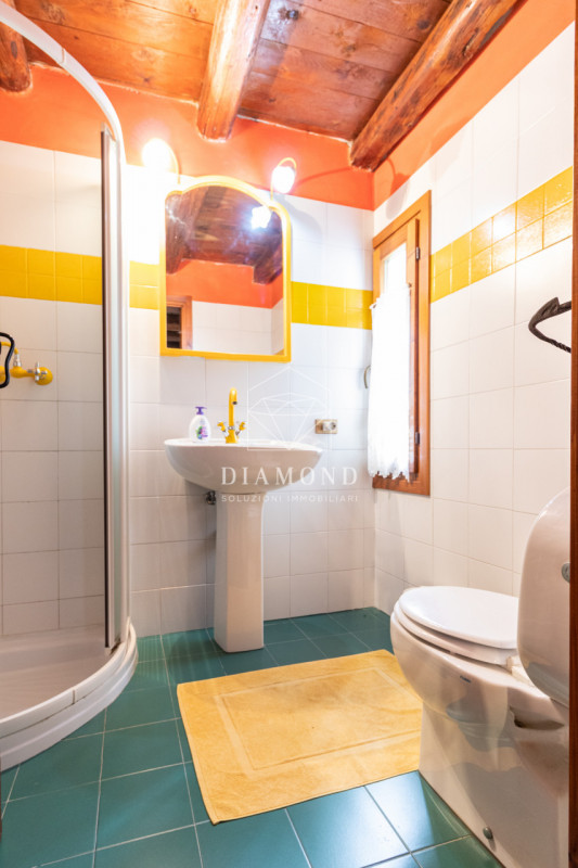 Monfumo versante nord:  casale tipico della zona, isolato ed immerso nel verde, con destinazione ...