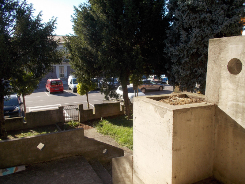 Al centro del paese CASA singola composta al piano terra da un ampio magazzino nel retro e da un ...