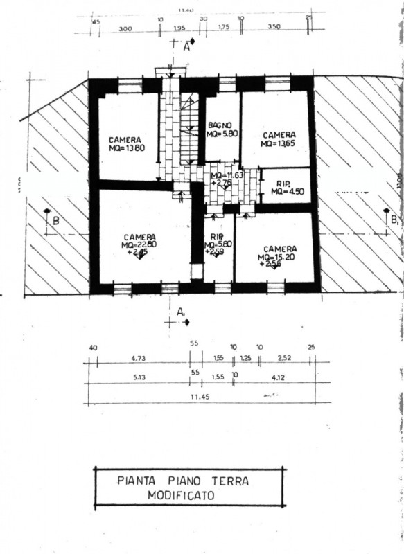 Ampia casa di corte, in pieno centro storico nella frazione di Durlo, unica casa con portico priv...
