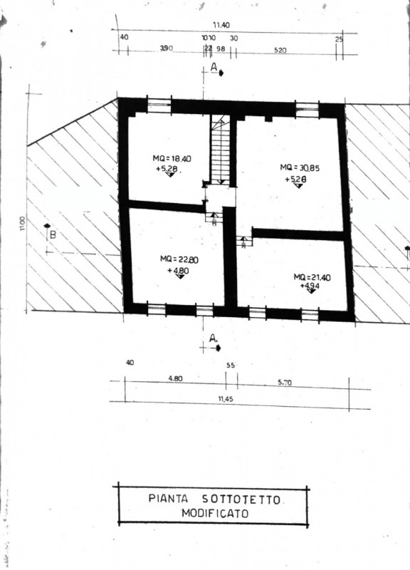 Ampia casa di corte, in pieno centro storico nella frazione di Durlo, unica casa con portico priv...