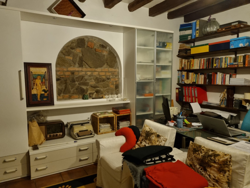 Favolosa casa singola composta da: ampio portico con ingresso, sala da pranzo, cucina, spazioso e...