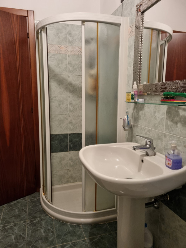 Favolosa casa singola composta da: ampio portico con ingresso, sala da pranzo, cucina, spazioso e...