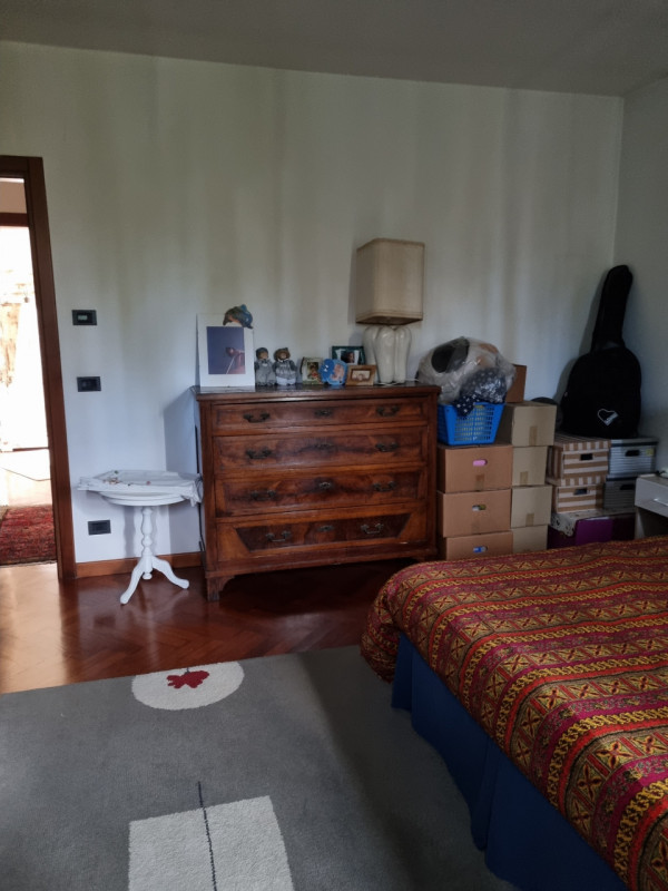 Favolosa casa singola composta da: ampio portico con ingresso, sala da pranzo, cucina, spazioso e...