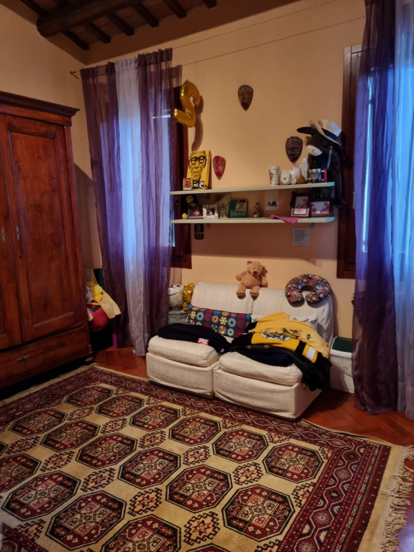 Favolosa casa singola composta da: ampio portico con ingresso, sala da pranzo, cucina, spazioso e...