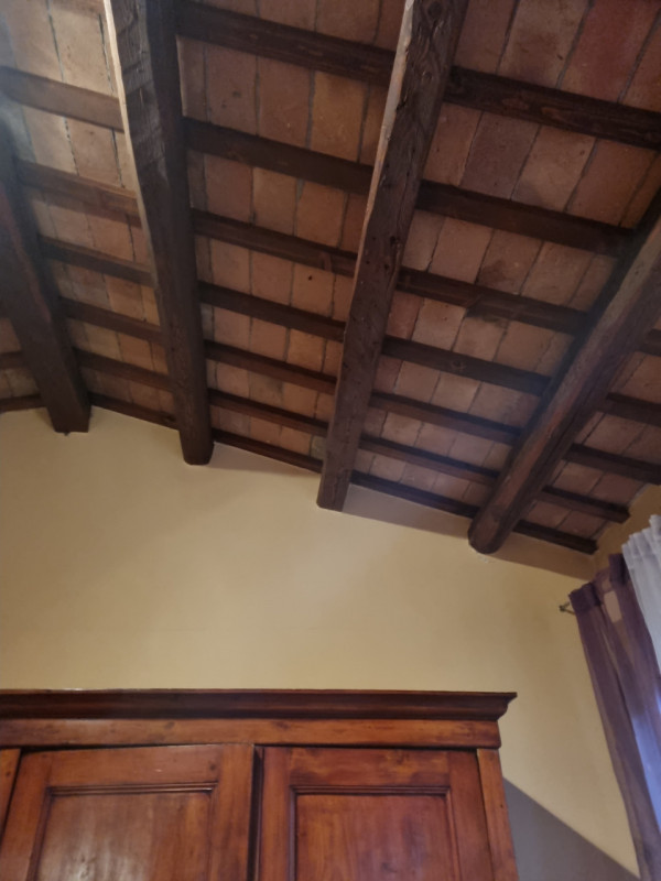 Favolosa casa singola composta da: ampio portico con ingresso, sala da pranzo, cucina, spazioso e...