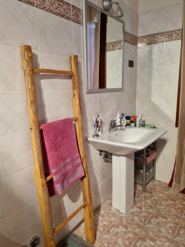 Favolosa casa singola composta da: ampio portico con ingresso, sala da pranzo, cucina, spazioso e...