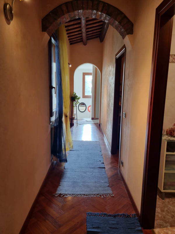 Favolosa casa singola composta da: ampio portico con ingresso, sala da pranzo, cucina, spazioso e...