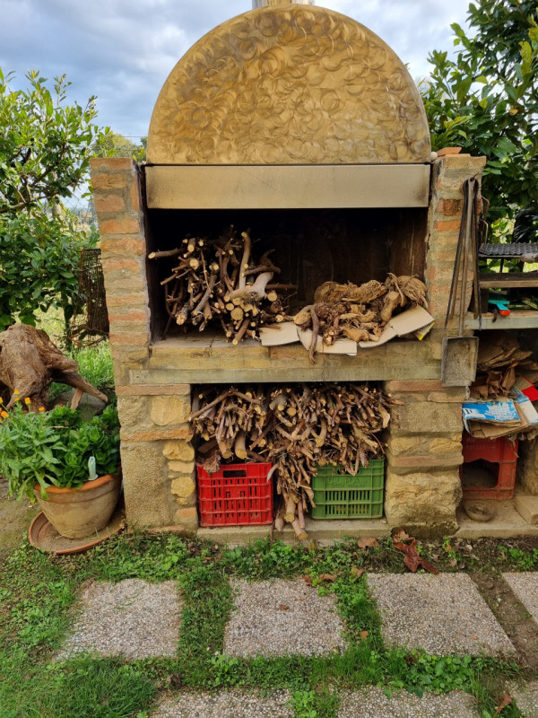 Favolosa casa singola composta da: ampio portico con ingresso, sala da pranzo, cucina, spazioso e...