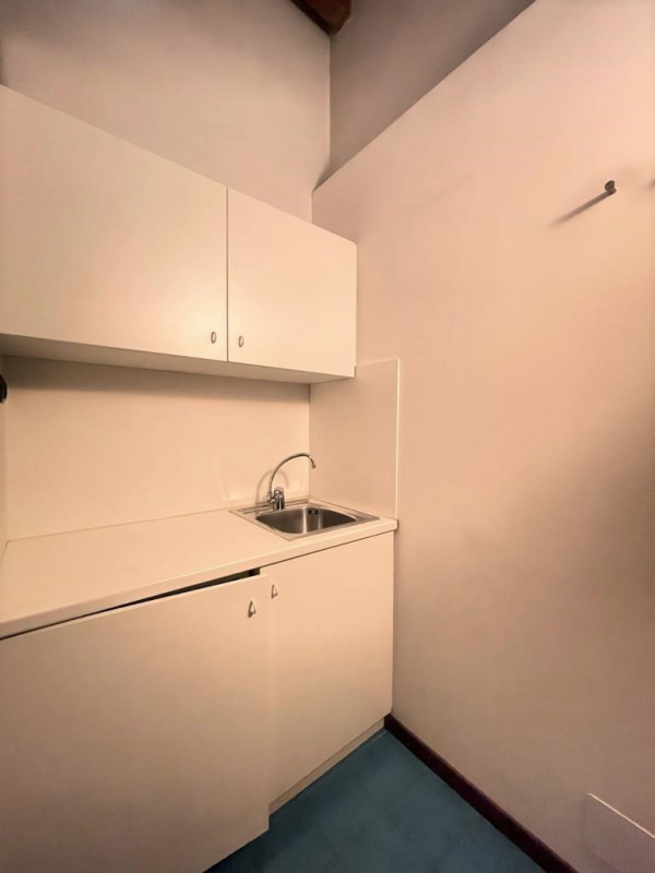 CENTRO STORICO-SAN ROCCO: spazioso ufficio al piano terra di 100mq con ideale come ufficio per un...