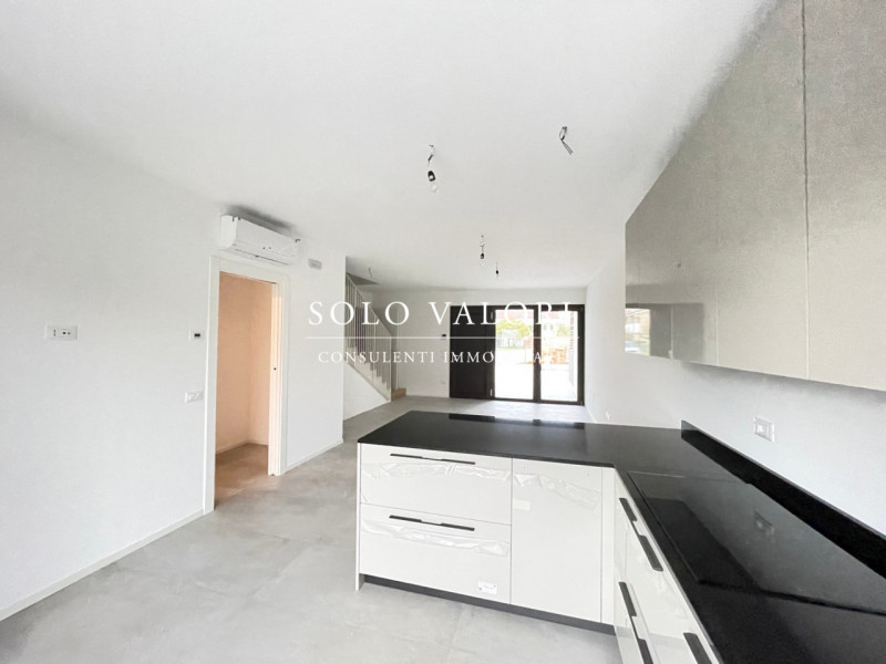 Rif. B242 (per info 340 2242606 Marco)

VILLETTE A SCHIERA - Resana

In zona centrale, comoda ai ...