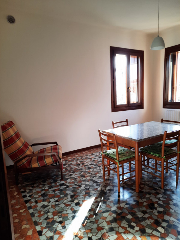 BICAMERE AMPIO E RIAMMODERNATO IN LOCAZIONE A VICENZA - ZONA FERROVIERI - Rif. 7652
CONTRATTO 3+2...